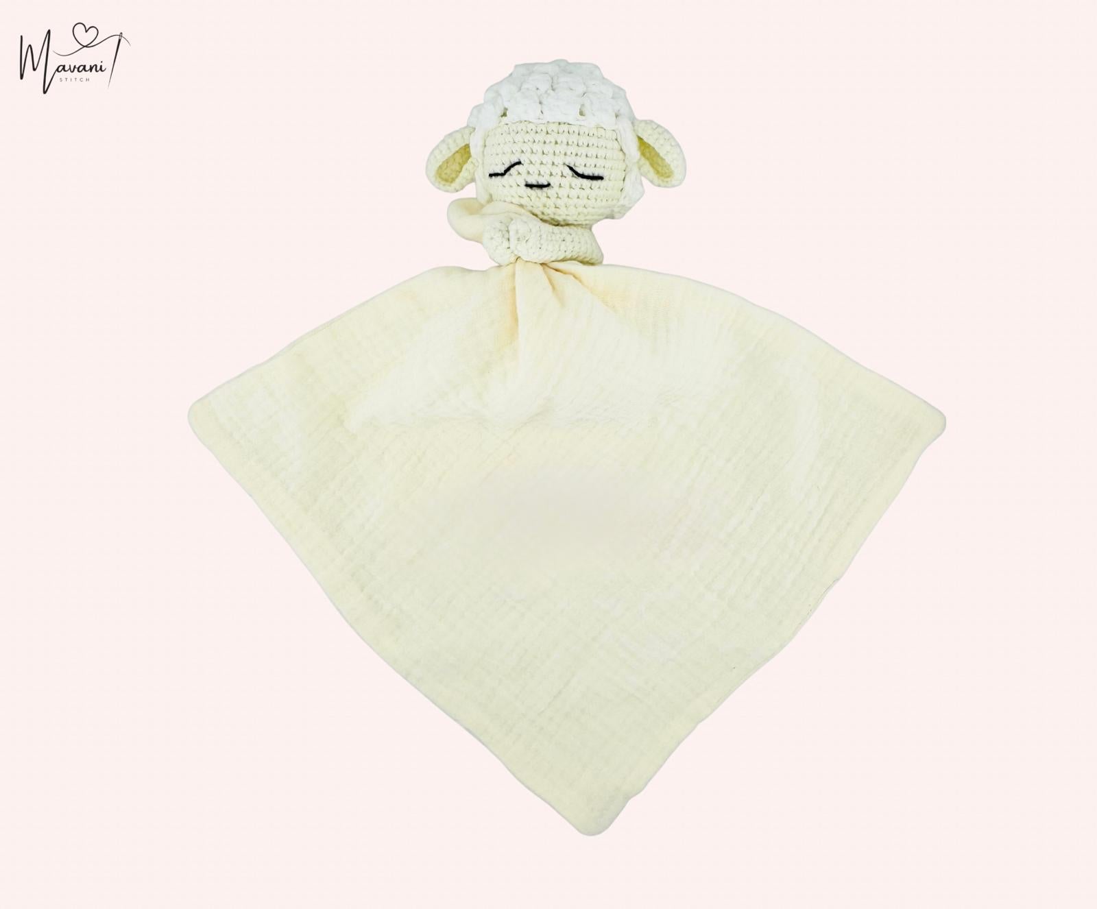 Personalisiertes Kuscheltuch mit Rasselschäfchen